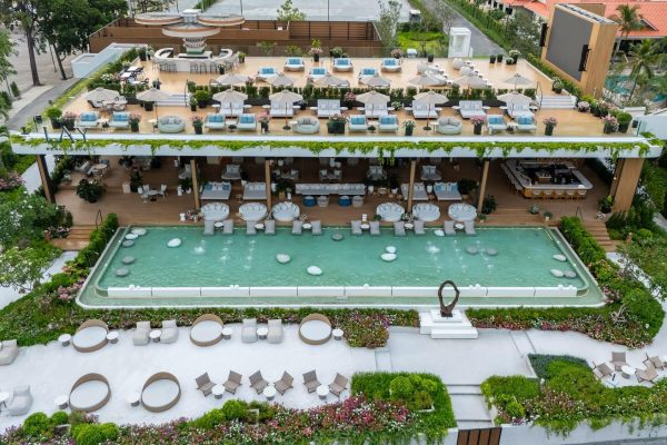 Lay Beach Club